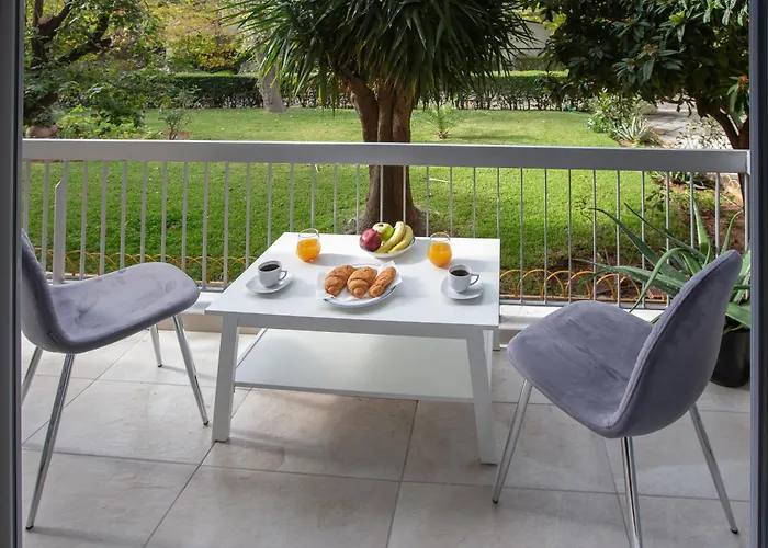 Newly Remodeled Dream Condominiun In Kifisia With Garden & Grass Lawn